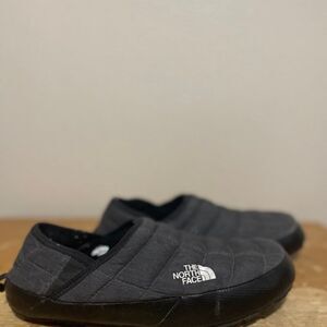 The North Face NF0A3UZN 411 ThermoBall Mule V, Phantom Grey /Black Men's Sz 10